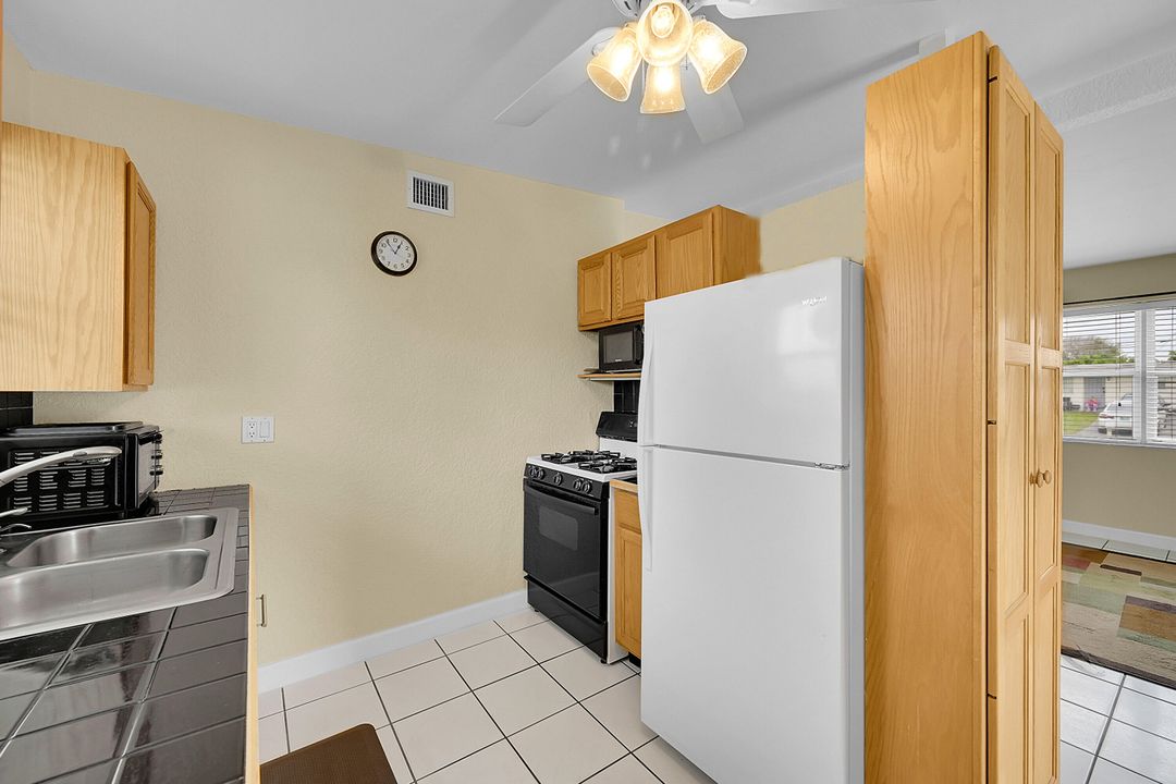 For Sale: $399,000 (2 beds, 1 baths, 720 Square Feet)