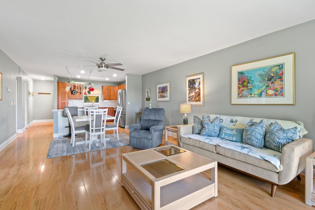 For Sale: $439,000 (2 beds, 2 baths, 1000 Square Feet)