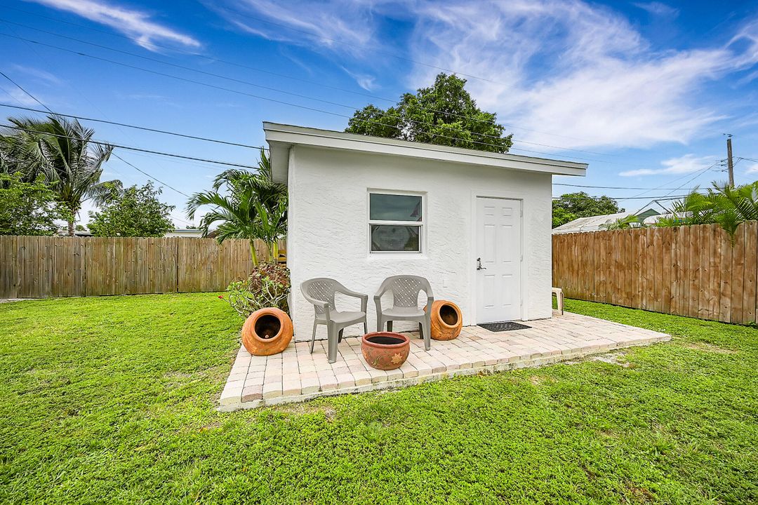 For Sale: $399,000 (2 beds, 1 baths, 720 Square Feet)