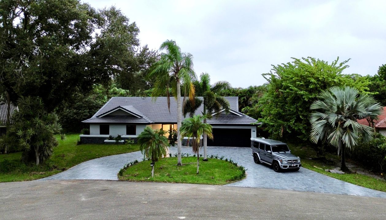 For Sale: $1,700,000 (3 beds, 2 baths, 2251 Square Feet)