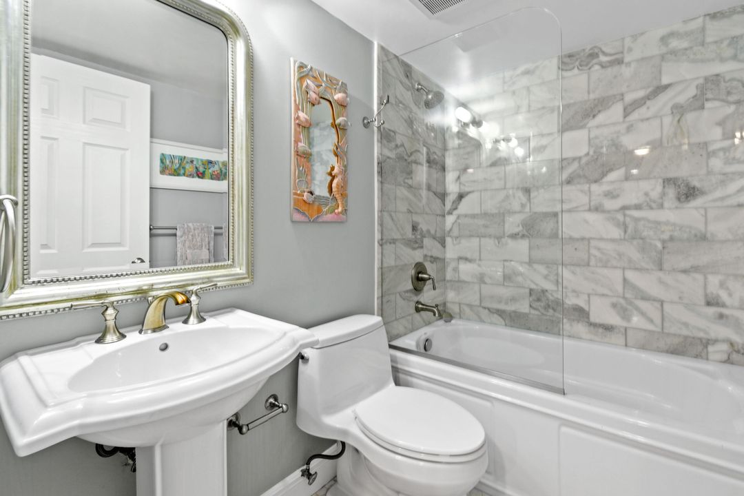 For Sale: $439,000 (2 beds, 2 baths, 1000 Square Feet)