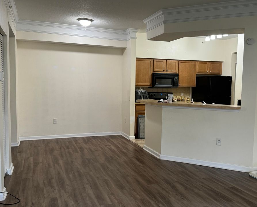 For Rent: $2,300 (2 beds, 2 baths, 1141 Square Feet)