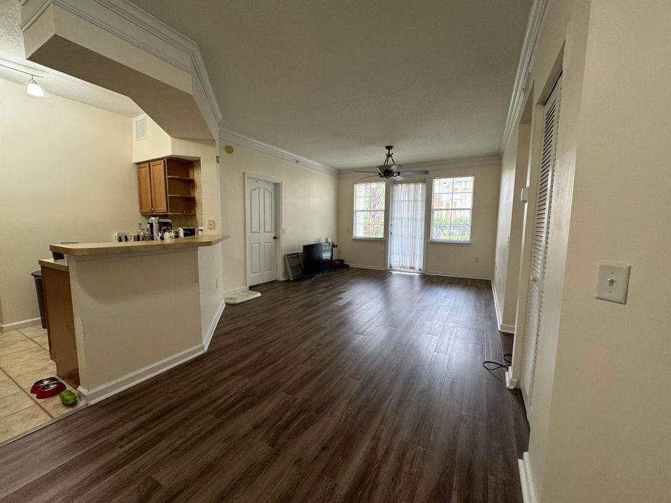 For Rent: $2,300 (2 beds, 2 baths, 1141 Square Feet)