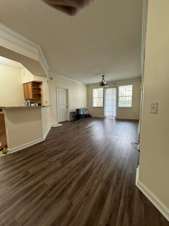 For Rent: $2,300 (2 beds, 2 baths, 1141 Square Feet)