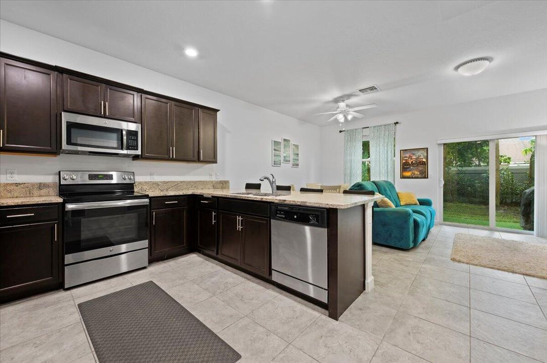 For Sale: $349,900 (2 beds, 2 baths, 1422 Square Feet)