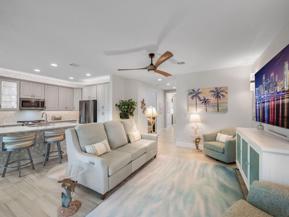 Active With Contract: $439,900 (2 beds, 2 baths, 1599 Square Feet)