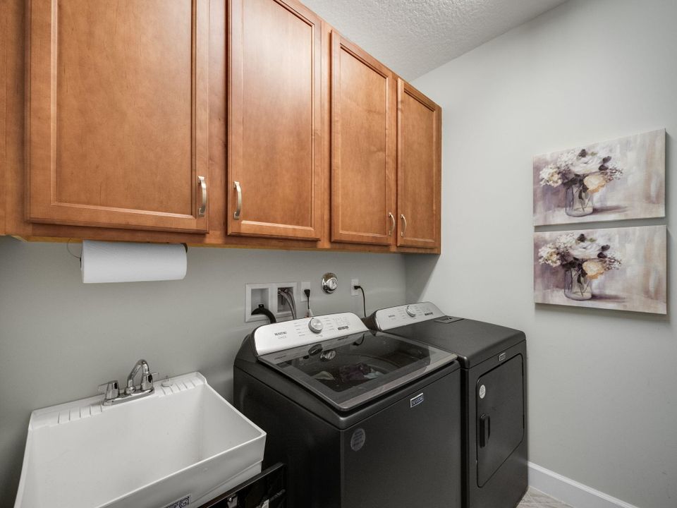 Active With Contract: $439,900 (2 beds, 2 baths, 1599 Square Feet)