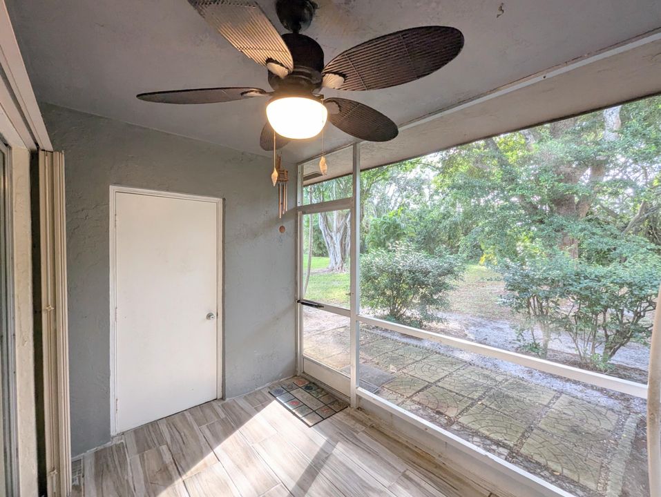 For Sale: $220,000 (2 beds, 2 baths, 1026 Square Feet)