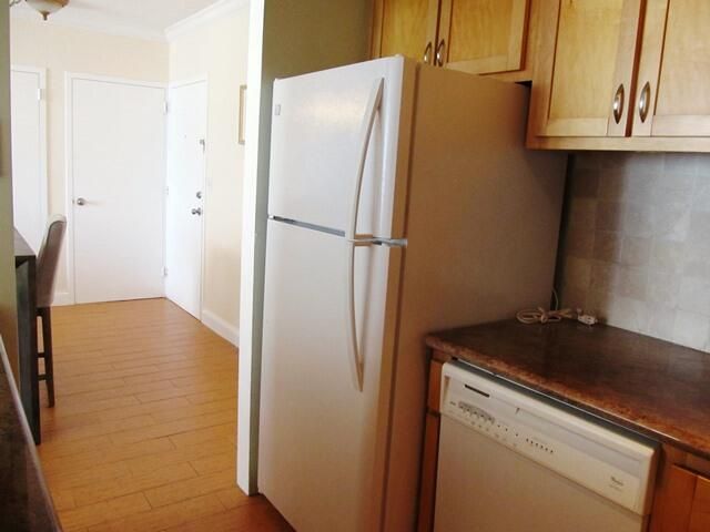 For Sale: $325,000 (1 beds, 1 baths, 820 Square Feet)