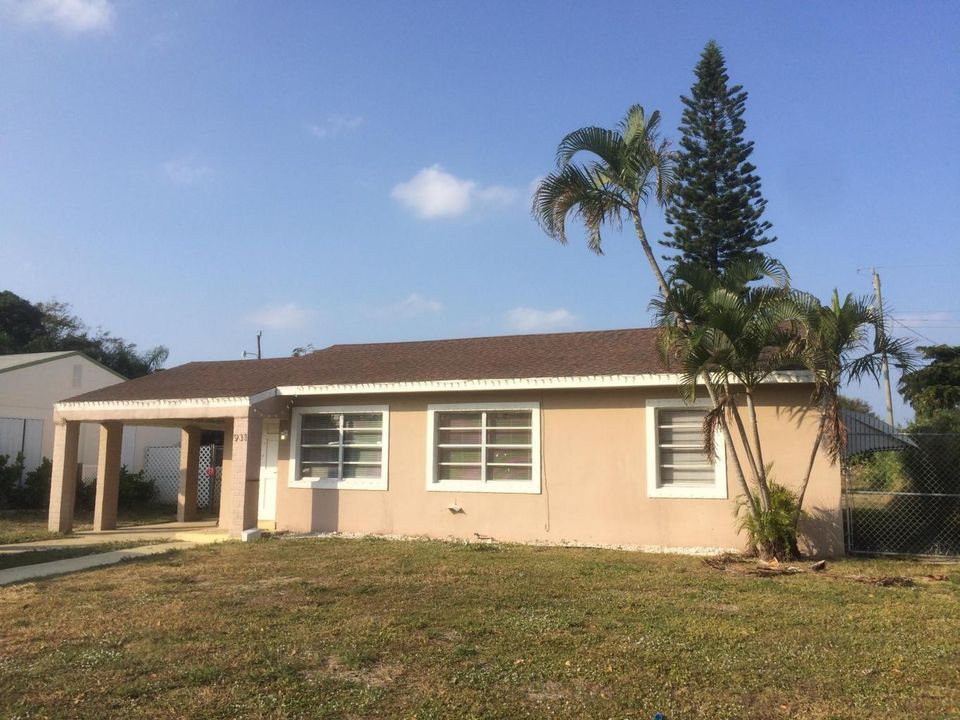 For Sale: $450,000 (3 beds, 1 baths, 1183 Square Feet)