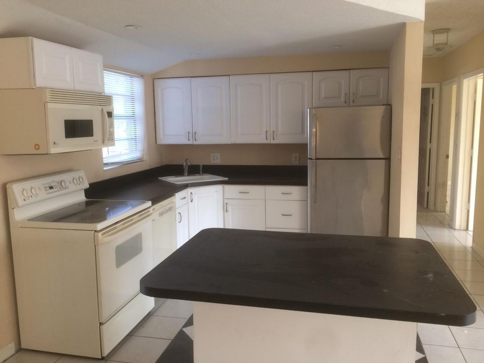 For Sale: $450,000 (3 beds, 1 baths, 1183 Square Feet)