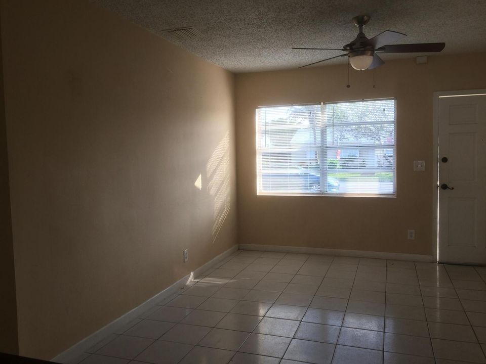 For Sale: $450,000 (3 beds, 1 baths, 1183 Square Feet)