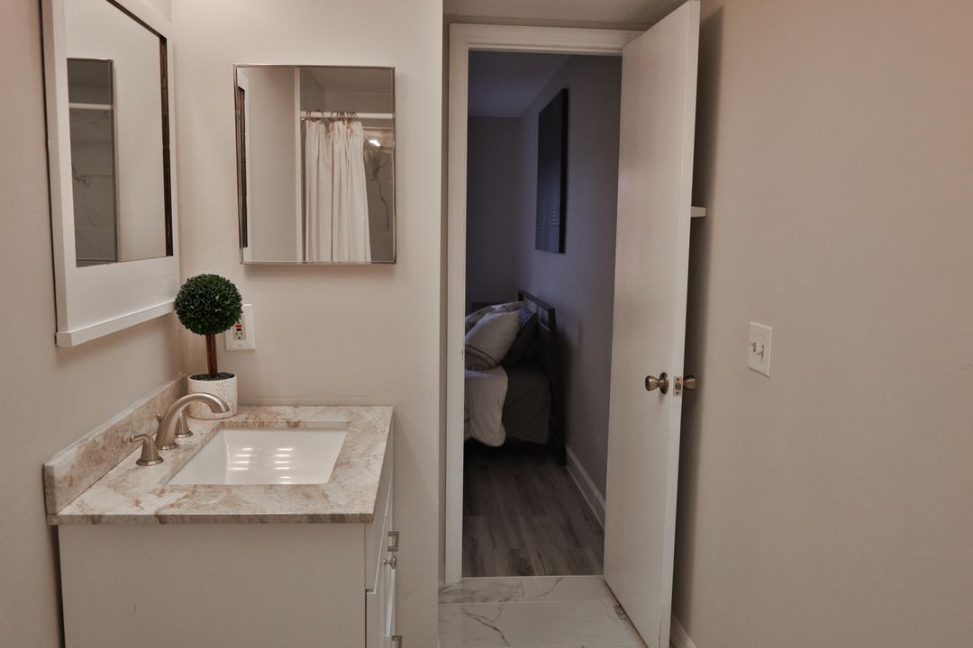 For Sale: $225,000 (2 beds, 2 baths, 875 Square Feet)