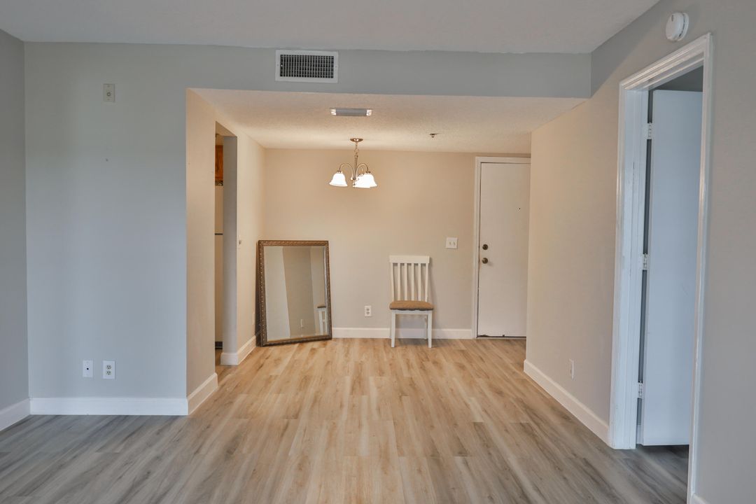 For Sale: $225,000 (2 beds, 2 baths, 875 Square Feet)