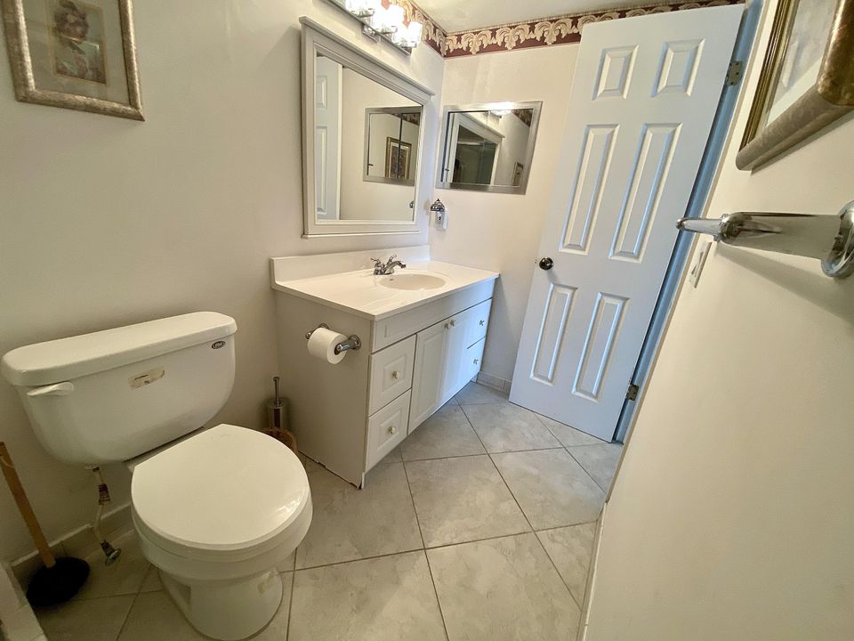 For Sale: $165,000 (2 beds, 2 baths, 1000 Square Feet)