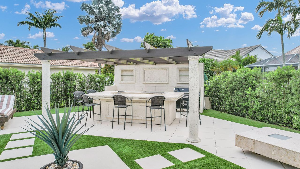 For Sale: $1,075,000 (5 beds, 2 baths, 2483 Square Feet)