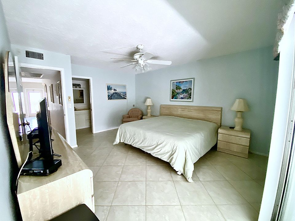 For Sale: $165,000 (2 beds, 2 baths, 1000 Square Feet)