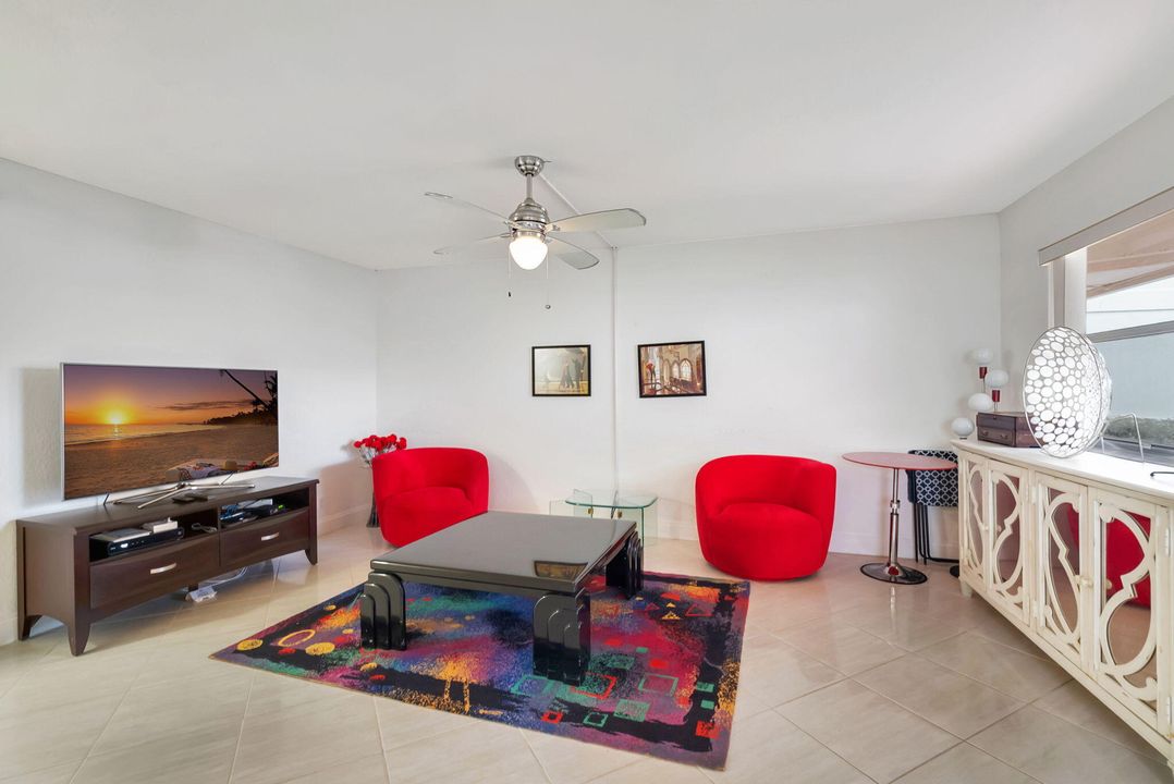 For Sale: $112,000 (2 beds, 2 baths, 880 Square Feet)