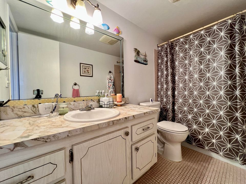 For Sale: $245,000 (2 beds, 2 baths, 874 Square Feet)