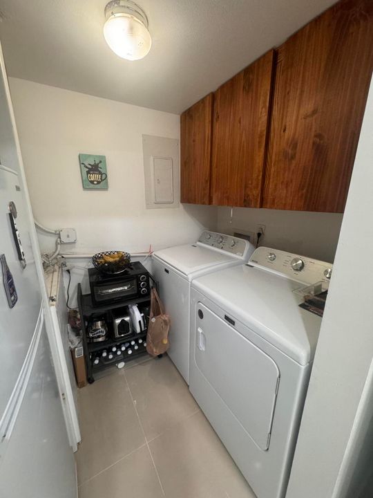 For Sale: $190,000 (2 beds, 2 baths, 937 Square Feet)