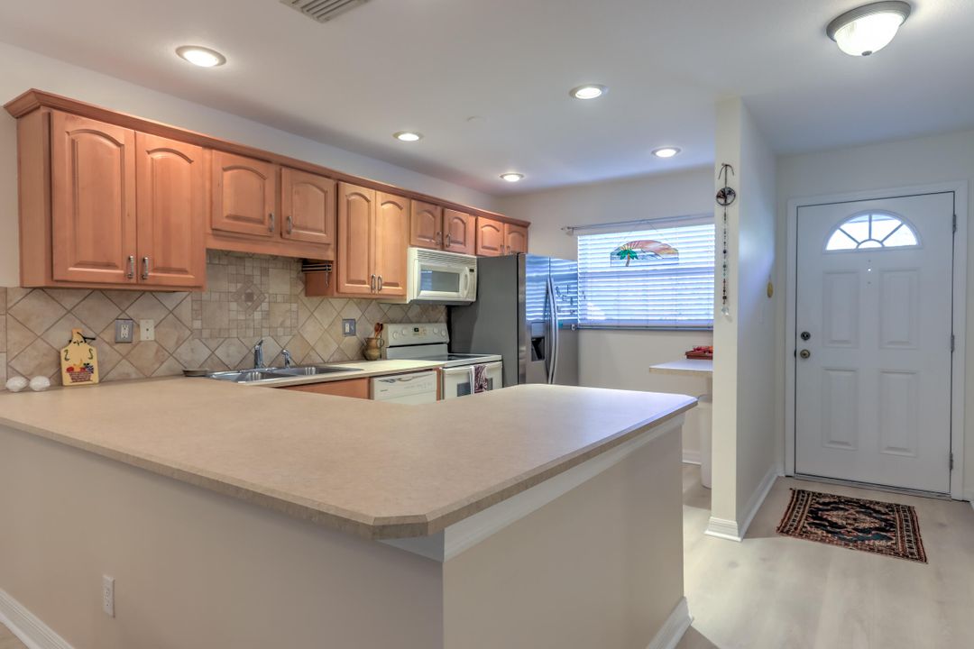 For Sale: $229,000 (2 beds, 2 baths, 1092 Square Feet)