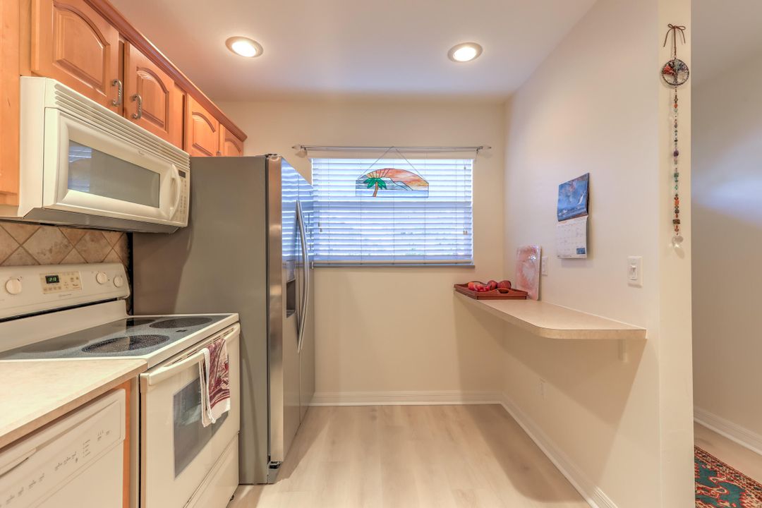 For Sale: $229,000 (2 beds, 2 baths, 1092 Square Feet)