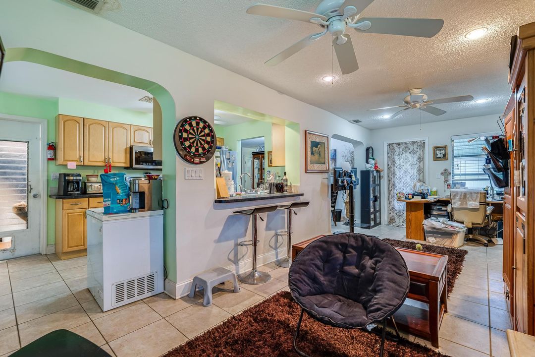 For Sale: $380,000 (2 beds, 2 baths, 1287 Square Feet)