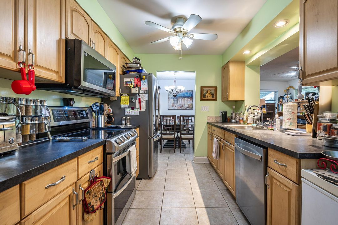 For Sale: $380,000 (2 beds, 2 baths, 1287 Square Feet)