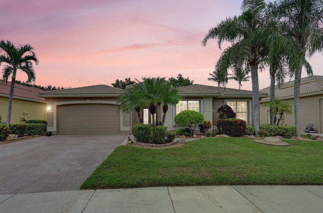 For Sale: $898,000 (4 beds, 2 baths, 2776 Square Feet)