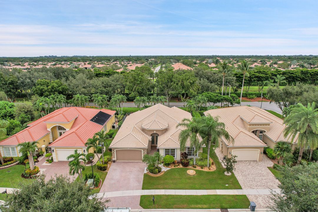 For Sale: $898,000 (4 beds, 2 baths, 2776 Square Feet)