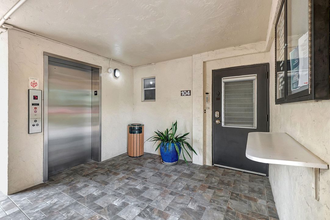 For Sale: $335,000 (2 beds, 2 baths, 908 Square Feet)