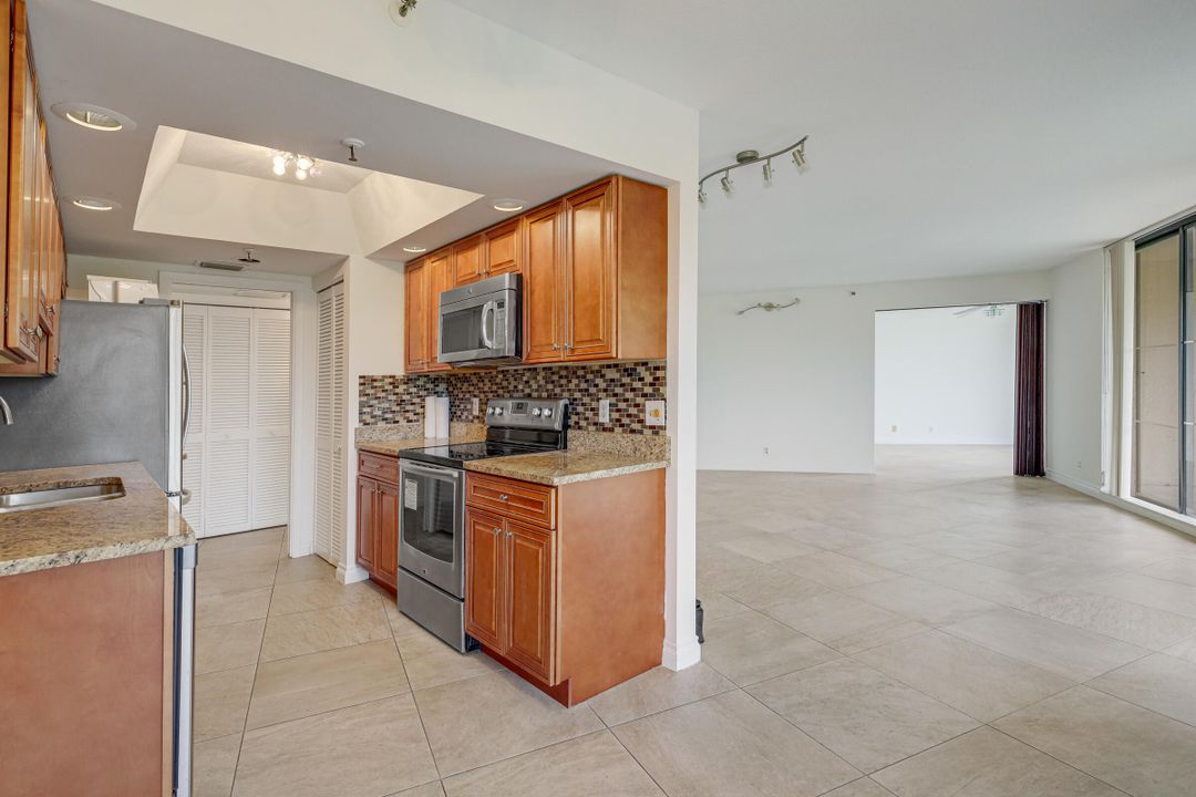 For Sale: $369,000 (3 beds, 2 baths, 1693 Square Feet)