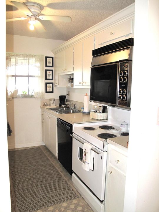 For Sale: $139,000 (1 beds, 1 baths, 1080 Square Feet)