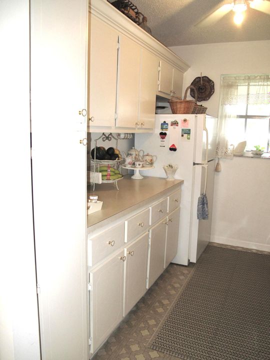 For Sale: $139,000 (1 beds, 1 baths, 1080 Square Feet)