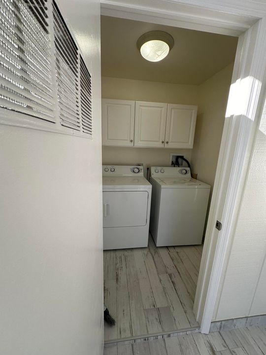 For Sale: $219,900 (2 beds, 2 baths, 907 Square Feet)