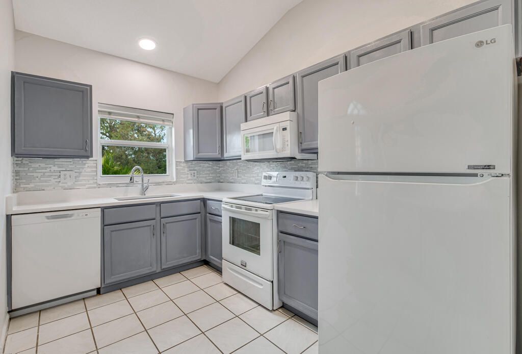 For Sale: $479,900 (3 beds, 2 baths, 1635 Square Feet)