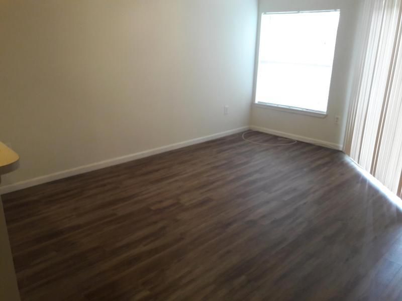 Active With Contract: $1,400 (1 beds, 1 baths, 533 Square Feet)