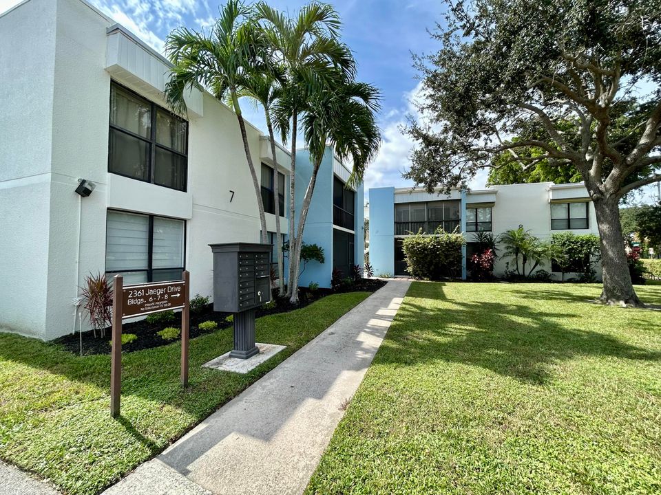 For Sale: $285,000 (2 beds, 2 baths, 1048 Square Feet)