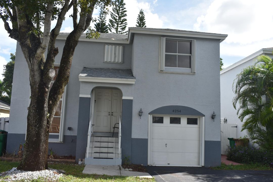 For Sale: $479,900 (3 beds, 2 baths, 1405 Square Feet)