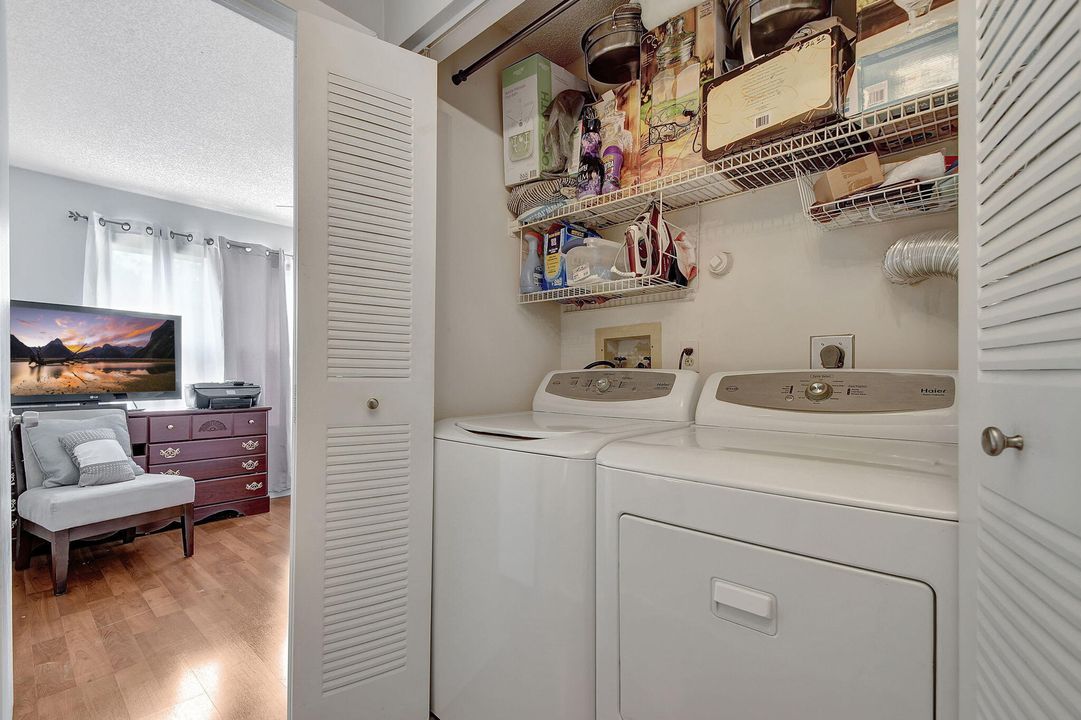 For Sale: $318,000 (2 beds, 2 baths, 1216 Square Feet)