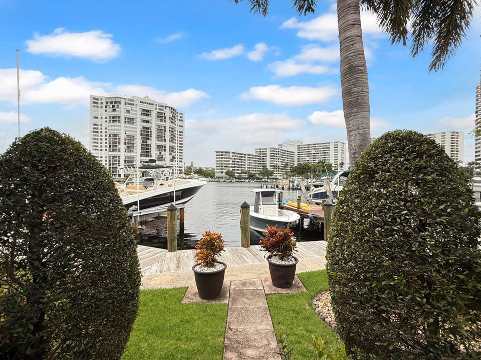 For Sale: $825,000 (2 beds, 2 baths, 1680 Square Feet)