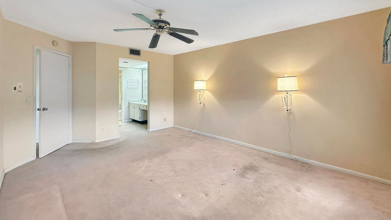 For Sale: $274,900 (2 beds, 2 baths, 1351 Square Feet)