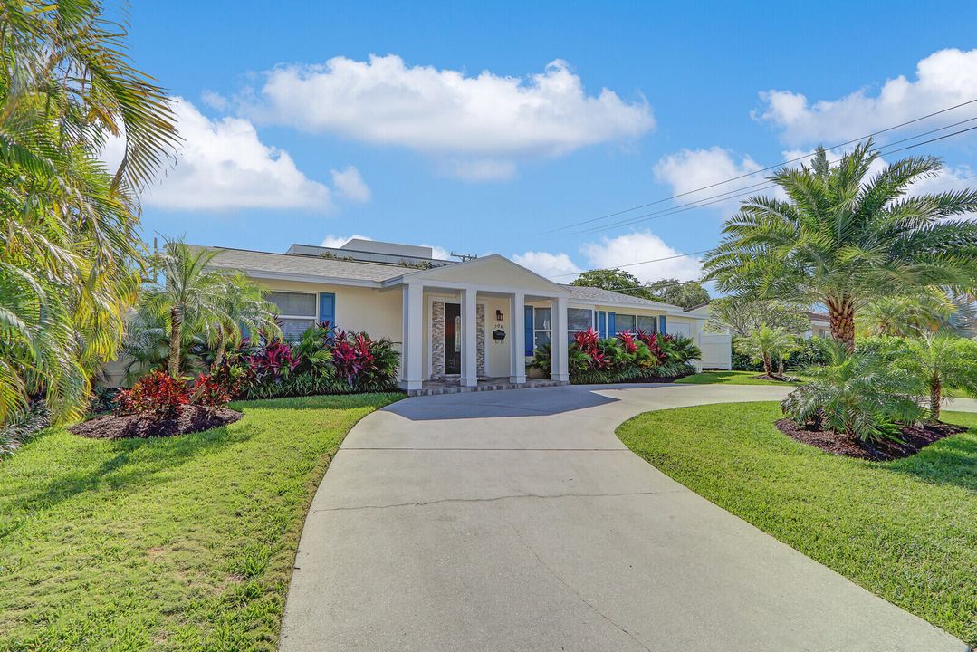 For Sale: $887,000 (4 beds, 3 baths, 2528 Square Feet)