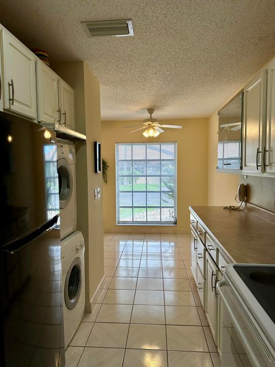 For Sale: $229,900 (2 beds, 2 baths, 1180 Square Feet)