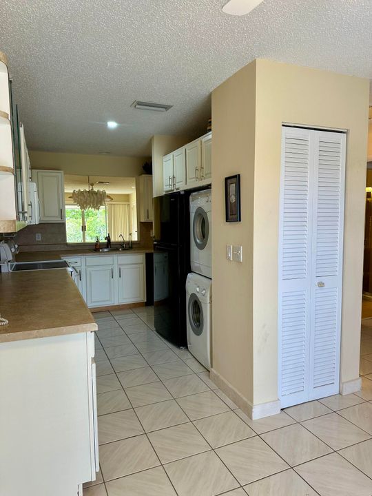 For Sale: $229,900 (2 beds, 2 baths, 1180 Square Feet)