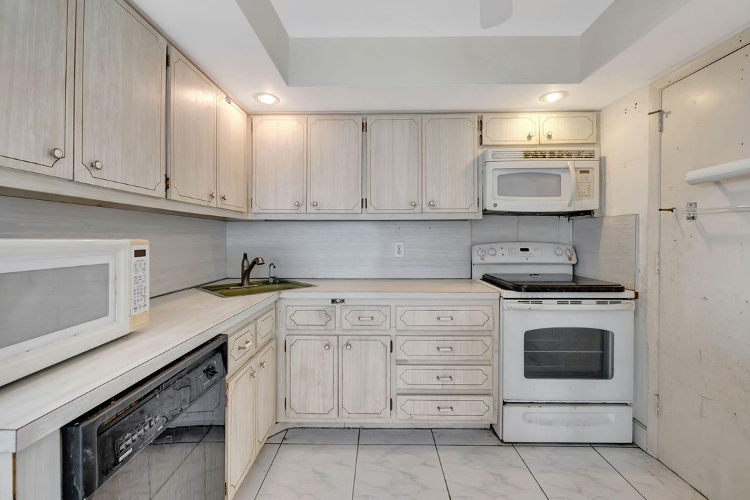 For Sale: $450,000 (2 beds, 2 baths, 1200 Square Feet)