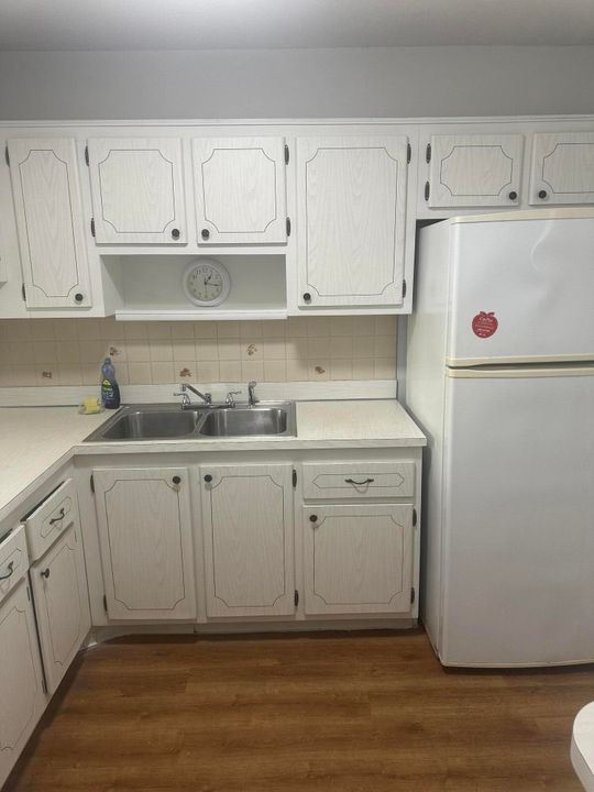 For Sale: $70,000 (1 beds, 1 baths, 744 Square Feet)