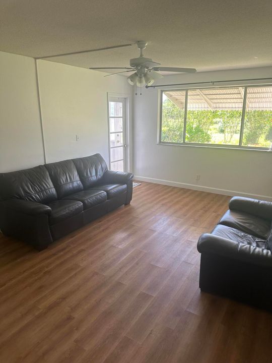 For Sale: $70,000 (1 beds, 1 baths, 744 Square Feet)