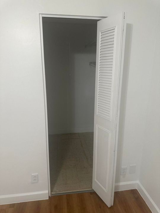 For Sale: $70,000 (1 beds, 1 baths, 744 Square Feet)