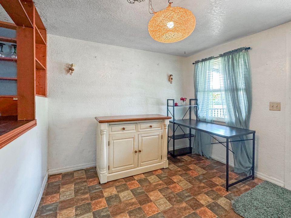 For Sale: $124,900 (2 beds, 2 baths, 1542 Square Feet)